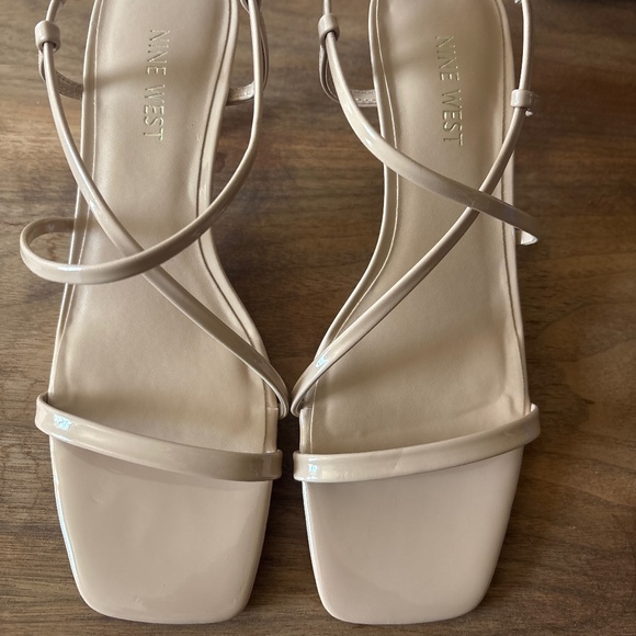 Nine West nude strappy heels - Picture 3 of 4